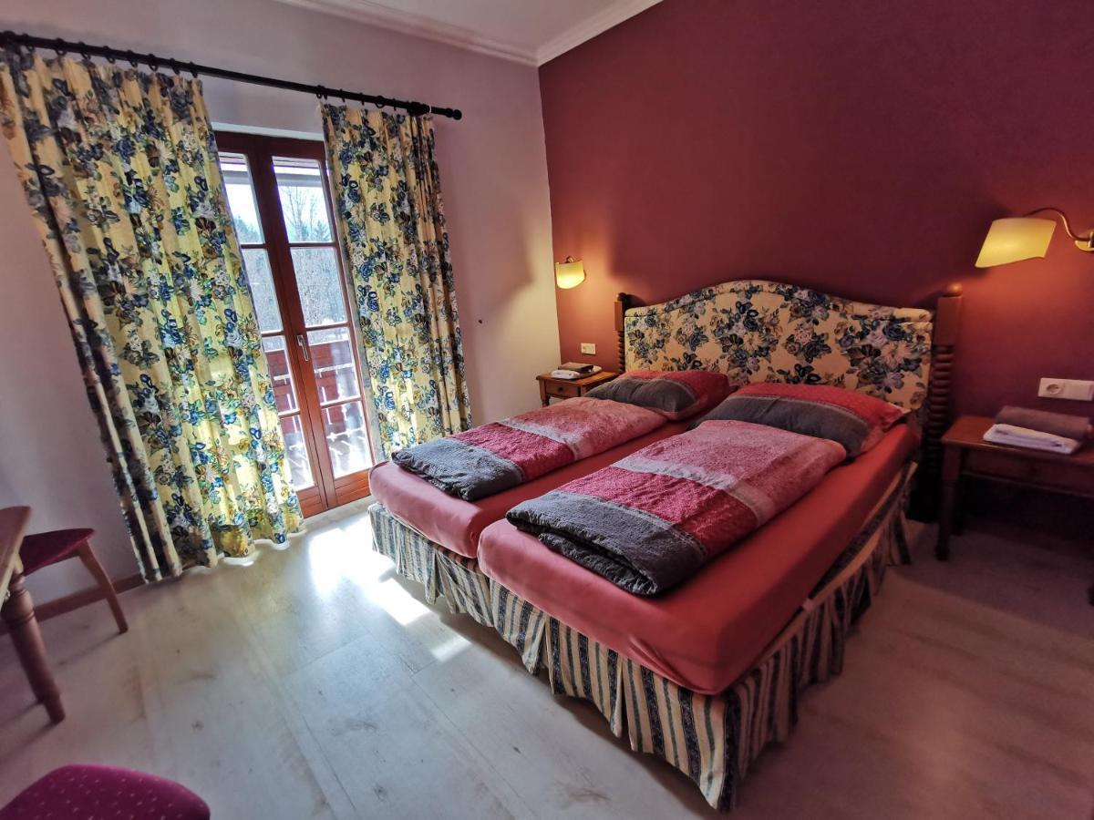 غندرشيم Landhotel Kastanienhof المظهر الخارجي الصورة